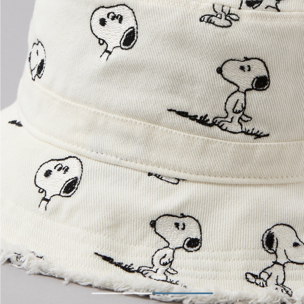 🆕🦅AE SNOOPY BUCKET HAT - Picture 2 of 2